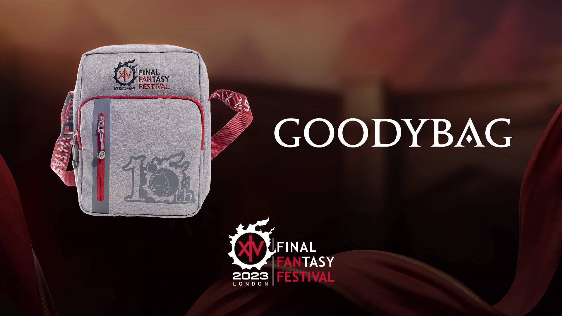 Ein Foto einer grauen Umhängetasche mit rotem Träger und roten Reißverschlüssen. Das Final Fantasy 14-Logo befindet sich auf der Tasche und im unteren Bereich des Banners. Bannertext liest: Goodybag.