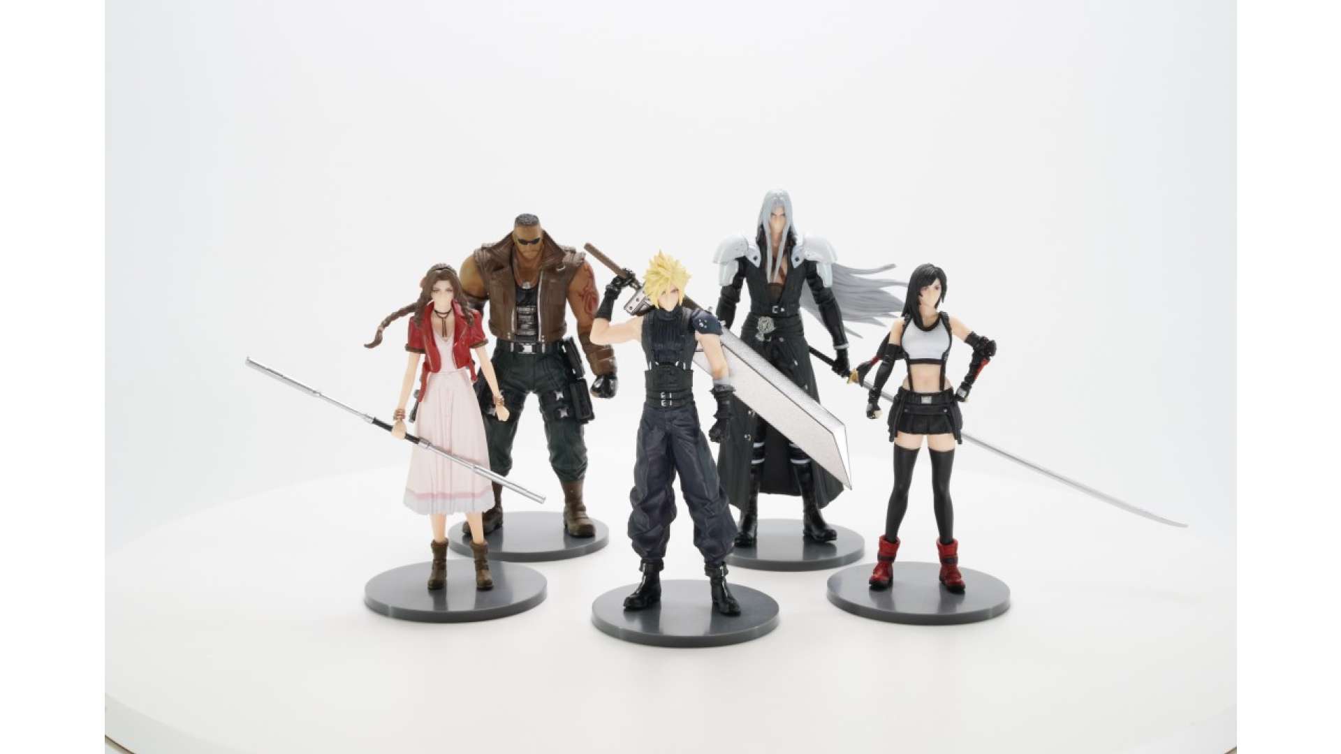 FINAL FANTASY VII REMAKE statuettes, models and more